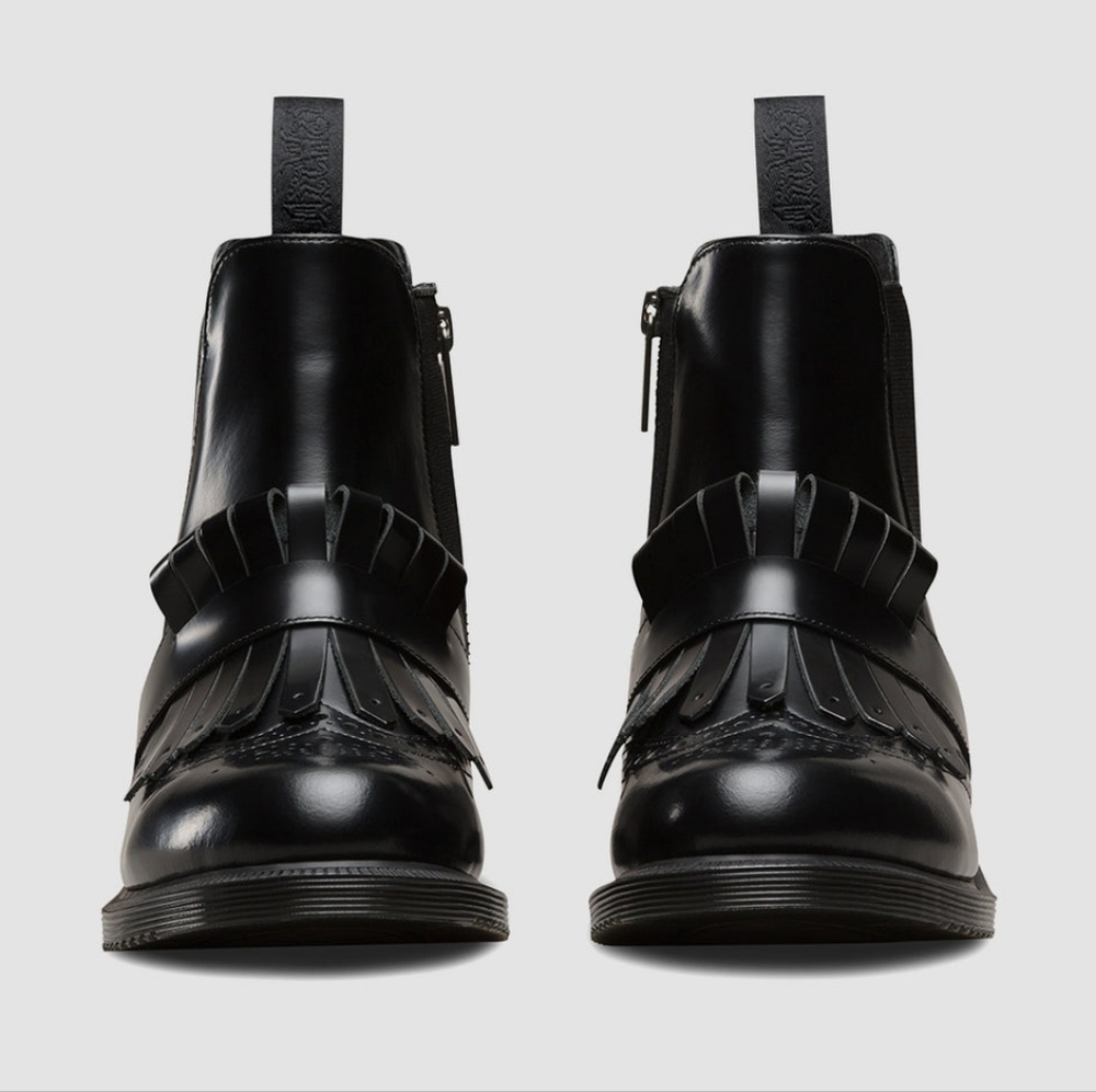 [SOLD] Dr Martens TINA BLACK POLISHED SMOOTH BOOT Size 6/37